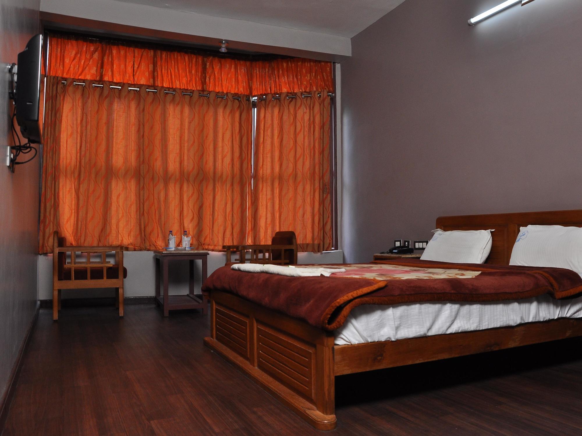 Grand Paradise Inn Kodaikanal Bagian luar foto